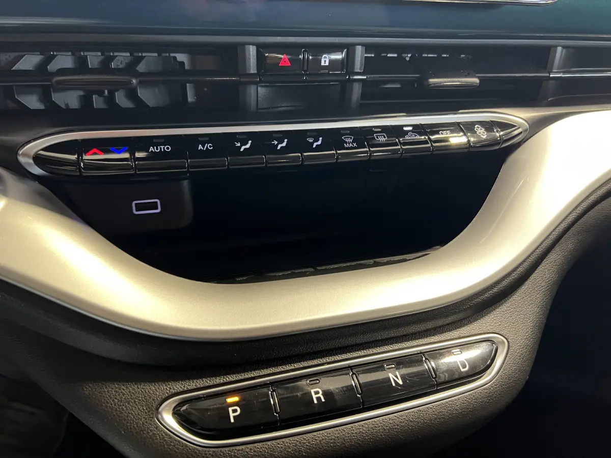Icon 42 kWh | SoH 94.1% | Navigatie/Android/Apple Carplay | LM Velgen 16" | Cruise Control | DAB | Cruise Control | Airco |