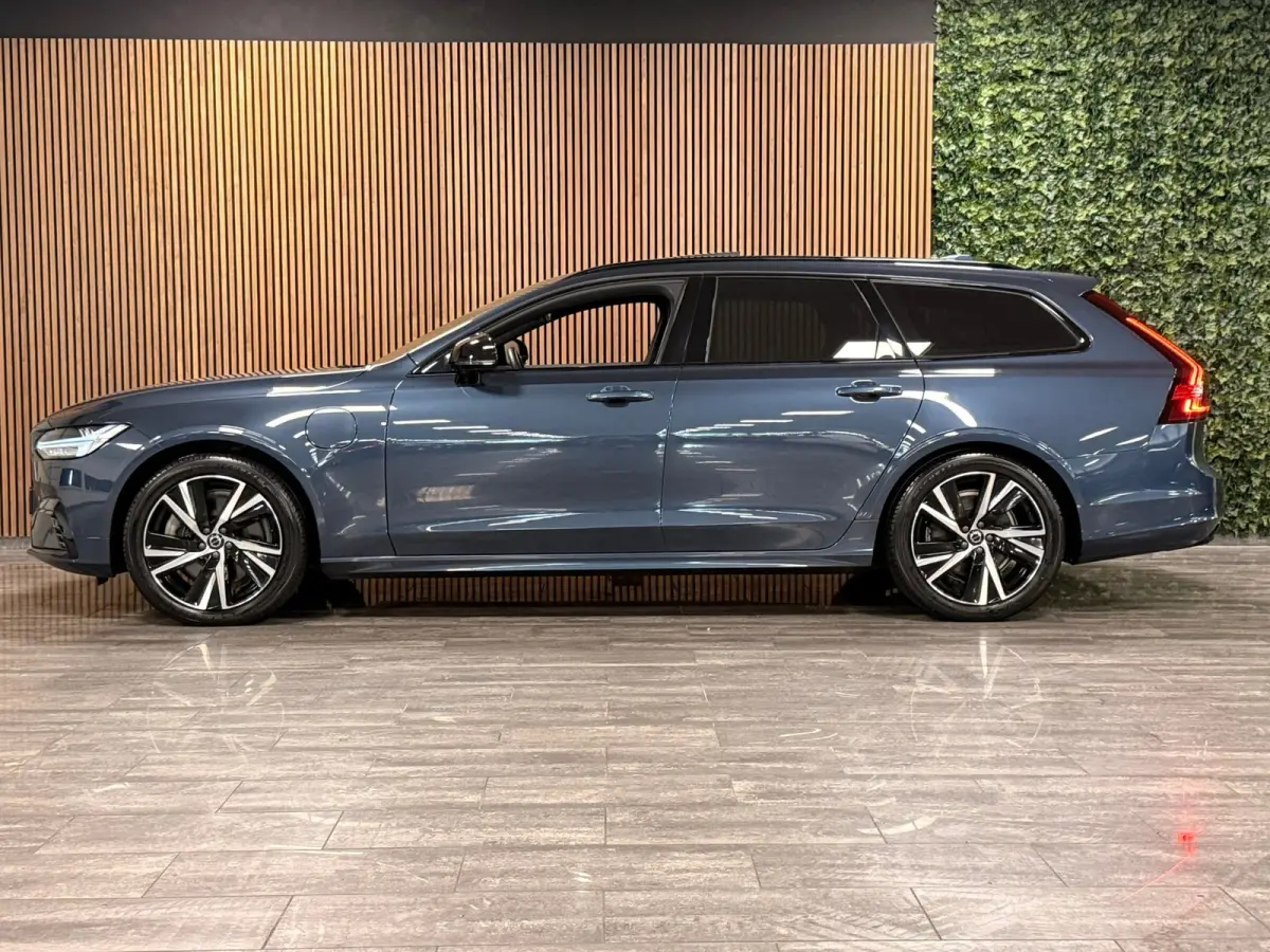 T8 AWD Plus Dark Long Range | Schuifdak | Harman Kardon | 455pk | Adaptieve Cruise Control | Stoelverwarming voor+achter | Stuurwielverwarming | 19 Inch | Full LED  Meesturende koplampen | P