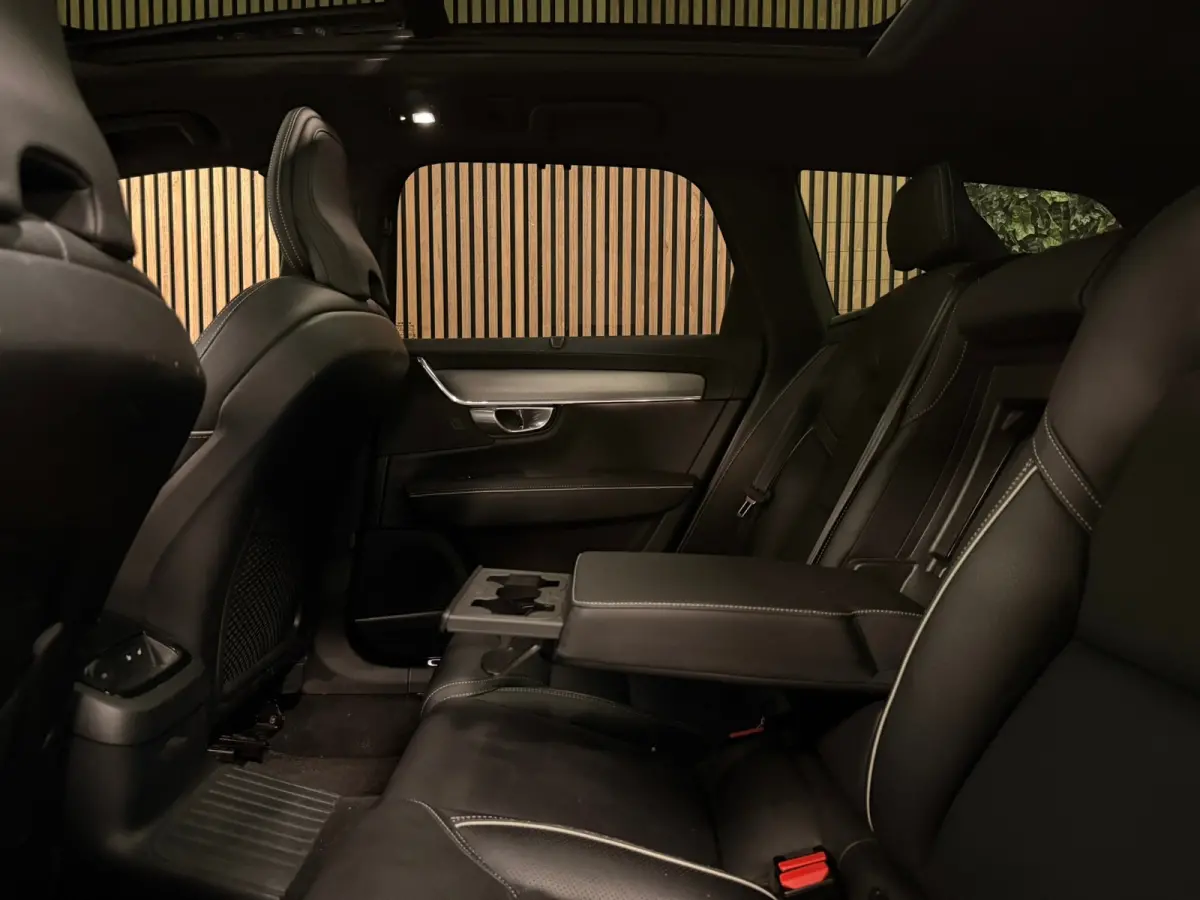 T8 AWD Plus Dark Long Range | Schuifdak | Harman Kardon | 455pk | Adaptieve Cruise Control | Stoelverwarming voor+achter | Stuurwielverwarming | 19 Inch | Full LED  Meesturende koplampen | P