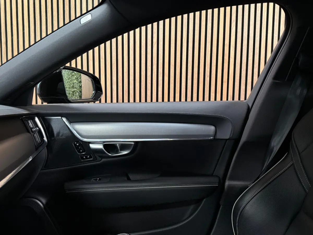 T8 AWD Plus Dark Long Range | Schuifdak | Harman Kardon | 455pk | Adaptieve Cruise Control | Stoelverwarming voor+achter | Stuurwielverwarming | 19 Inch | Full LED  Meesturende koplampen | P