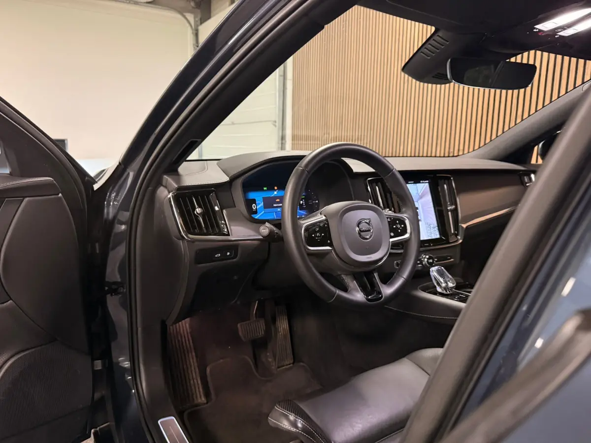 T8 AWD Plus Dark Long Range | Schuifdak | Harman Kardon | 455pk | Adaptieve Cruise Control | Stoelverwarming voor+achter | Stuurwielverwarming | 19 Inch | Full LED  Meesturende koplampen | P
