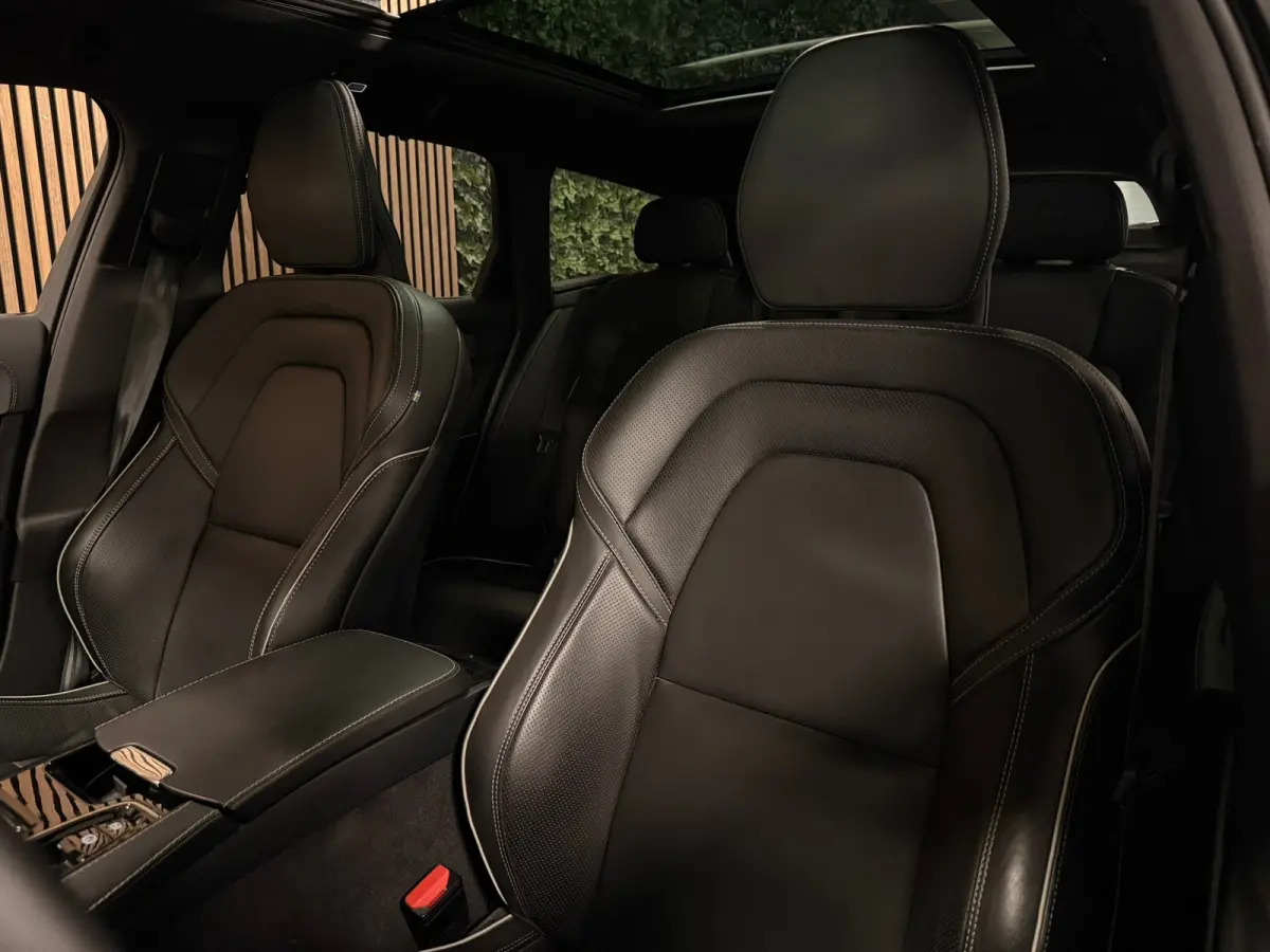 T8 AWD Plus Dark Long Range | Schuifdak | Harman Kardon | 455pk | Adaptieve Cruise Control | Stoelverwarming voor+achter | Stuurwielverwarming | 19 Inch | Full LED  Meesturende koplampen | P