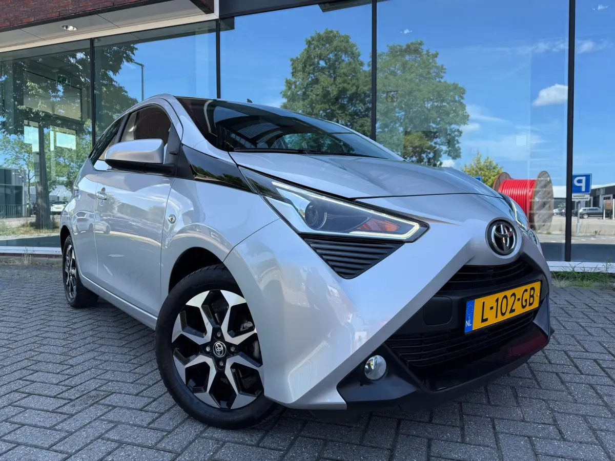1.0 VVT-i x-joy - Automaat - Climate - Trekhaak - Media - Org.NL
