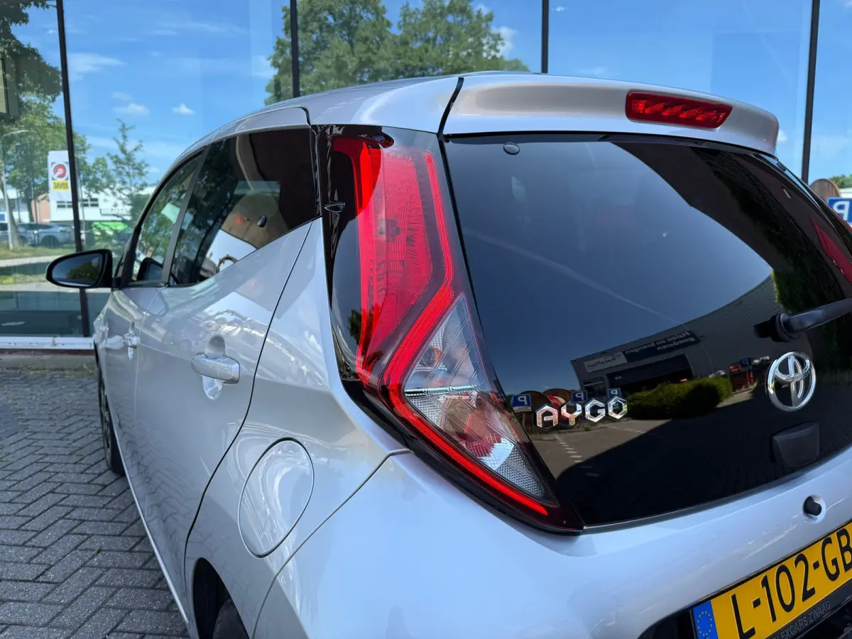 1.0 VVT-i x-joy - Automaat - Climate - Trekhaak - Media - Org.NL