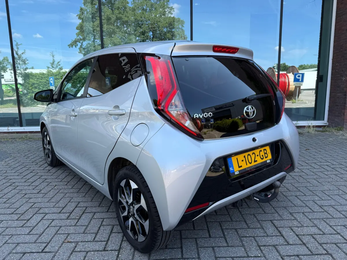 1.0 VVT-i x-joy - Automaat - Climate - Trekhaak - Media - Org.NL