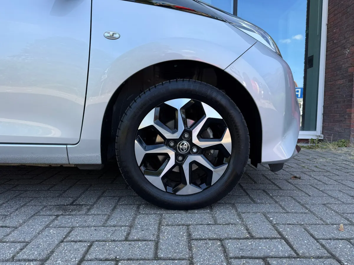 1.0 VVT-i x-joy - Automaat - Climate - Trekhaak - Media - Org.NL