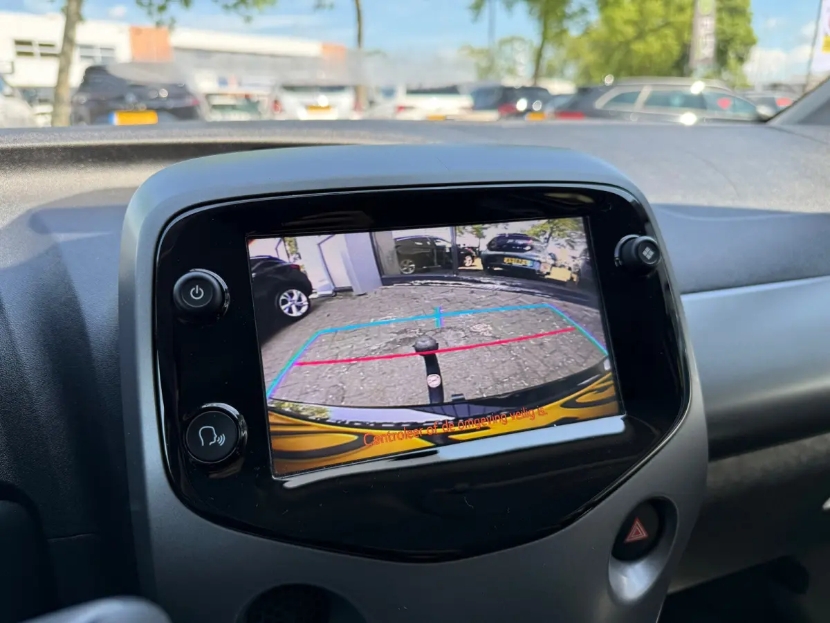 1.0 VVT-i x-joy - Automaat - Climate - Trekhaak - Media - Org.NL