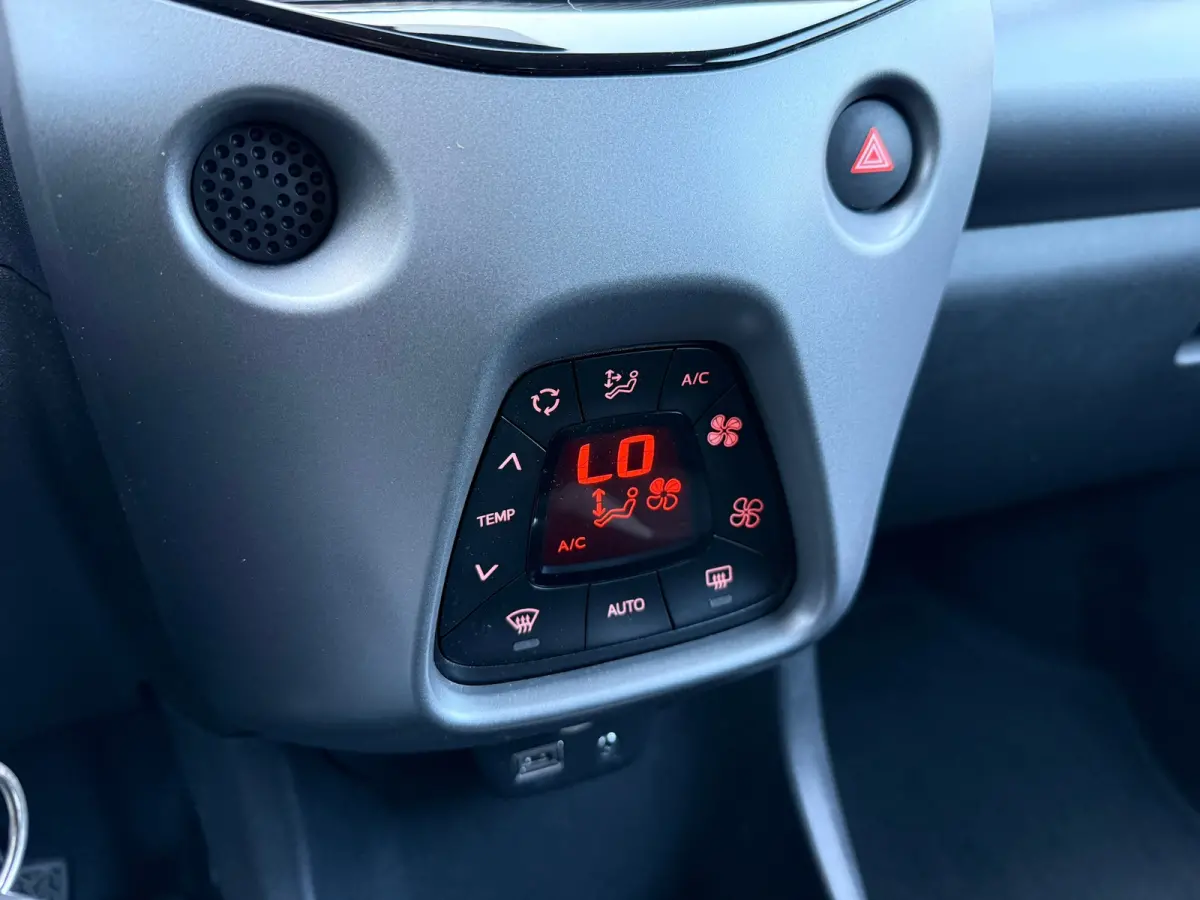 1.0 VVT-i x-joy - Automaat - Climate - Trekhaak - Media - Org.NL
