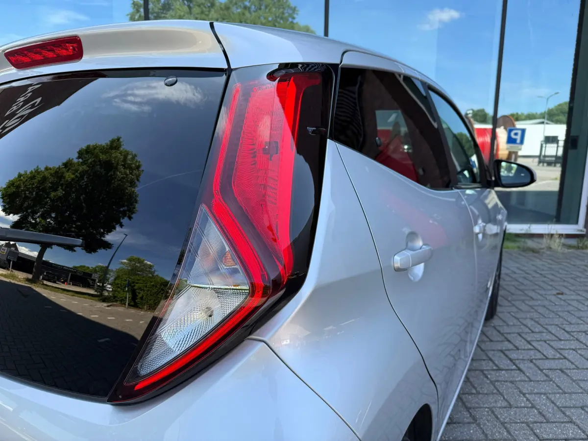 1.0 VVT-i x-joy - Automaat - Climate - Trekhaak - Media - Org.NL