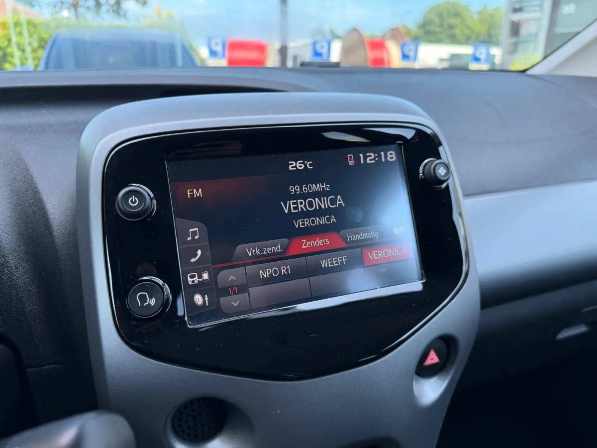 1.0 VVT-i x-joy - Automaat - Climate - Trekhaak - Media - Org.NL
