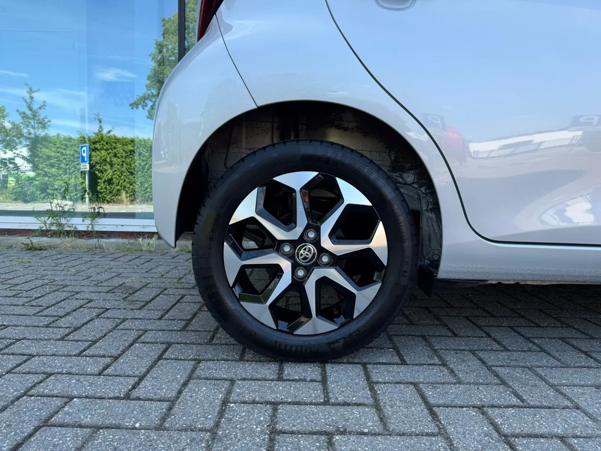 1.0 VVT-i x-joy - Automaat - Climate - Trekhaak - Media - Org.NL