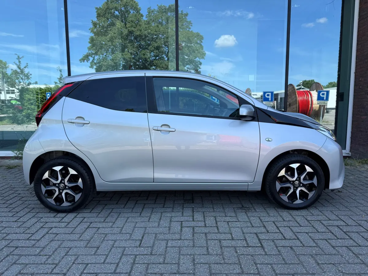 1.0 VVT-i x-joy - Automaat - Climate - Trekhaak - Media - Org.NL