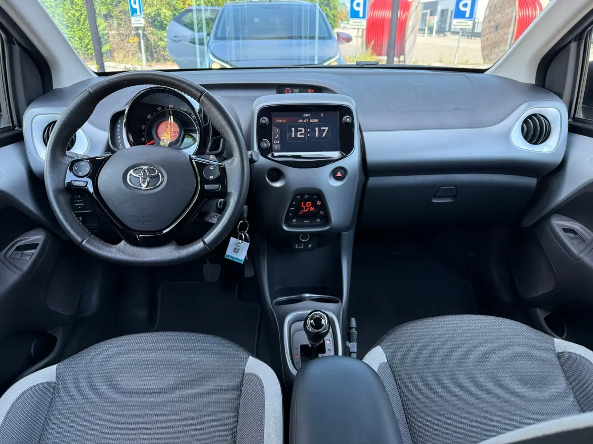 1.0 VVT-i x-joy - Automaat - Climate - Trekhaak - Media - Org.NL