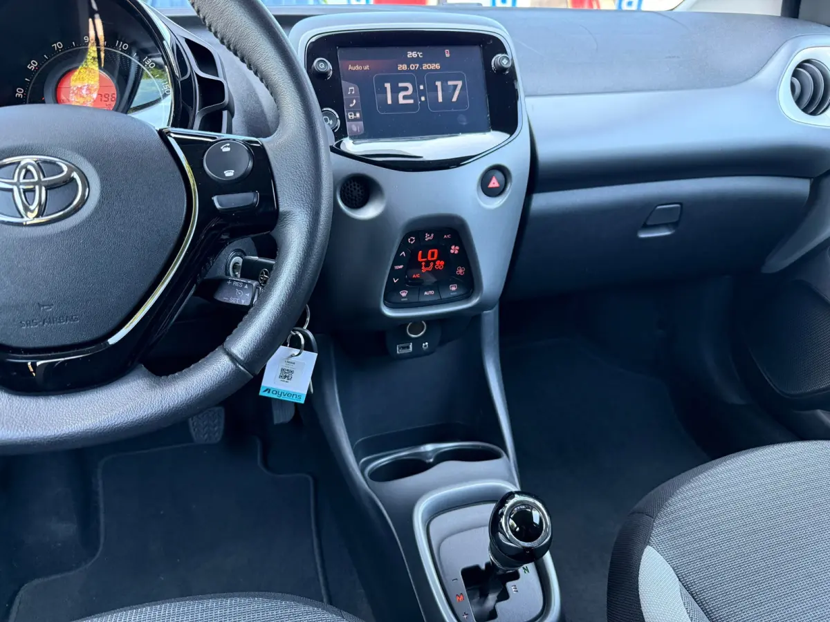 1.0 VVT-i x-joy - Automaat - Climate - Trekhaak - Media - Org.NL