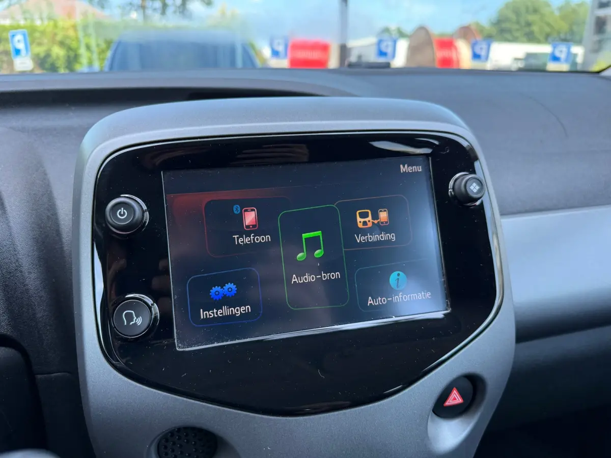 1.0 VVT-i x-joy - Automaat - Climate - Trekhaak - Media - Org.NL