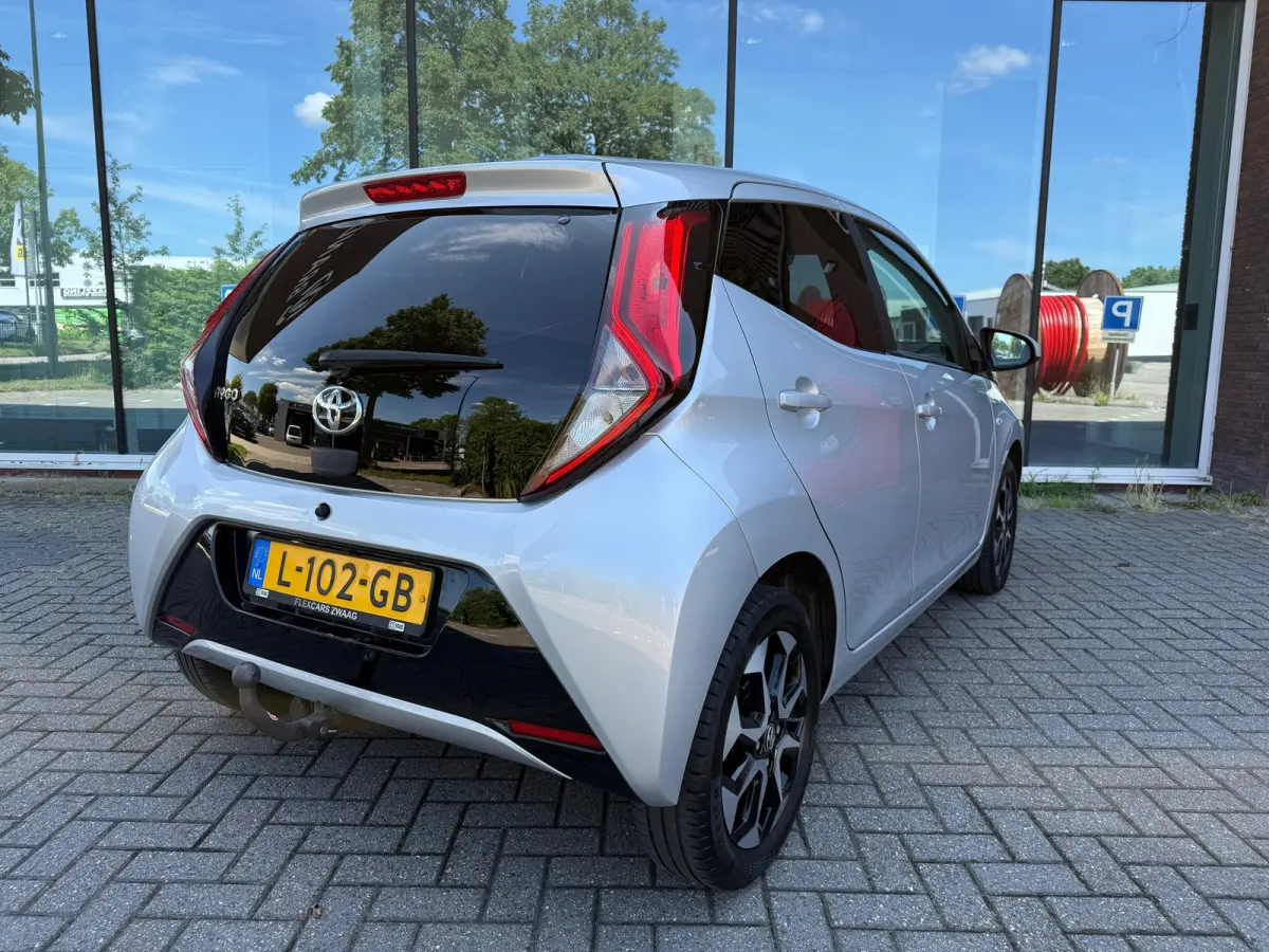 1.0 VVT-i x-joy - Automaat - Climate - Trekhaak - Media - Org.NL