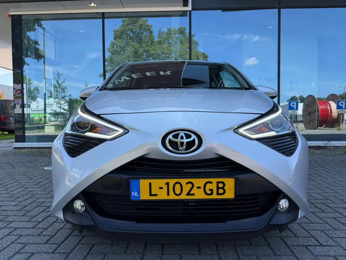 1.0 VVT-i x-joy - Automaat - Climate - Trekhaak - Media - Org.NL