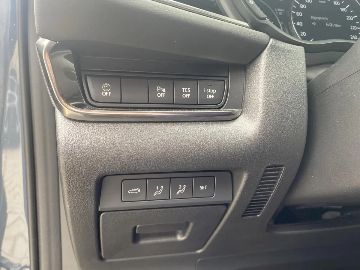 2.0 e-SkyActiv-X M Hybrid Luxury | TREKHAAK | LEDER | MEMORYSTOELEN | HEAD UP DISPLAY | BOSE | STOELVERWARMING | CAMERA | NAVIGATIE | LMV | ADAPTIEF CRUISECONTROL |