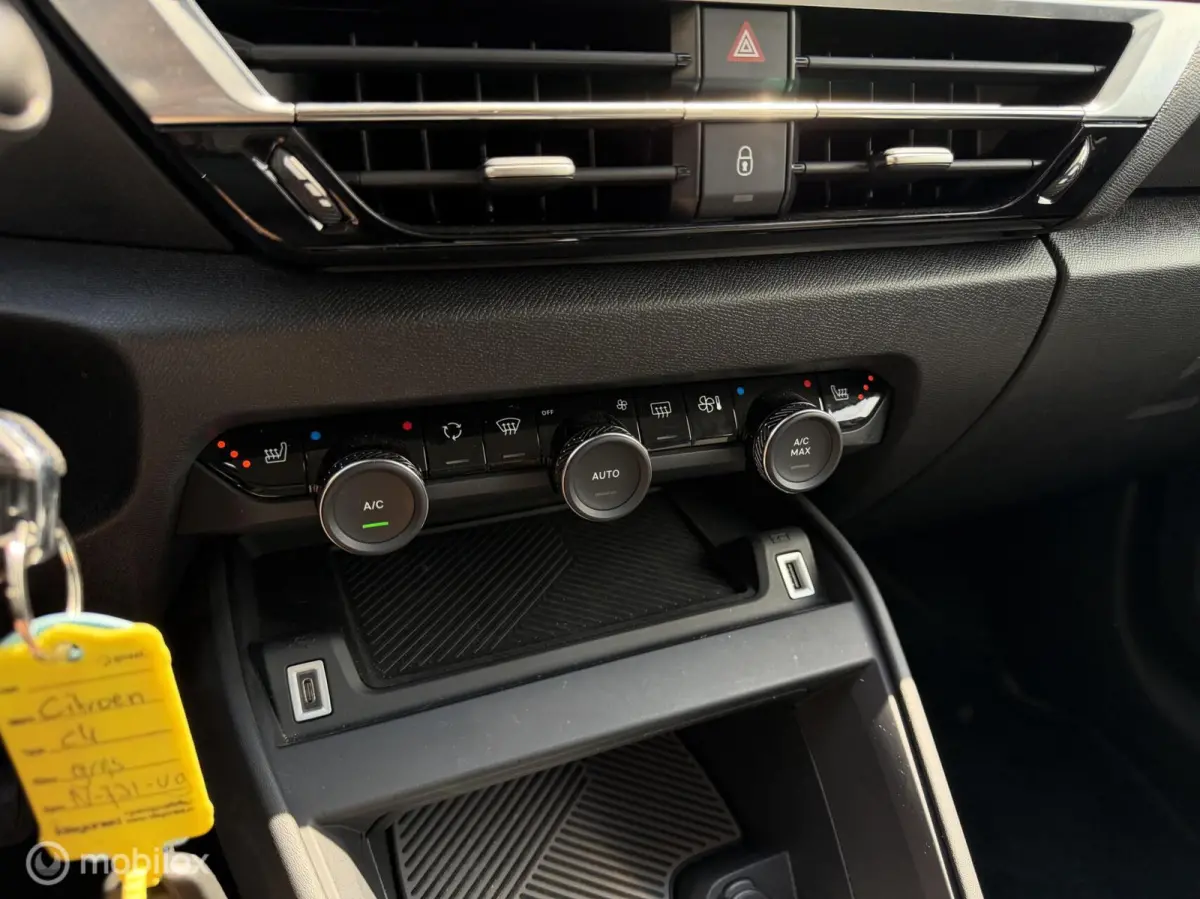 1.2 PureTech Feel|Automaat|Carplay|Camera|Stoelverwarming|Stuurverwarming|