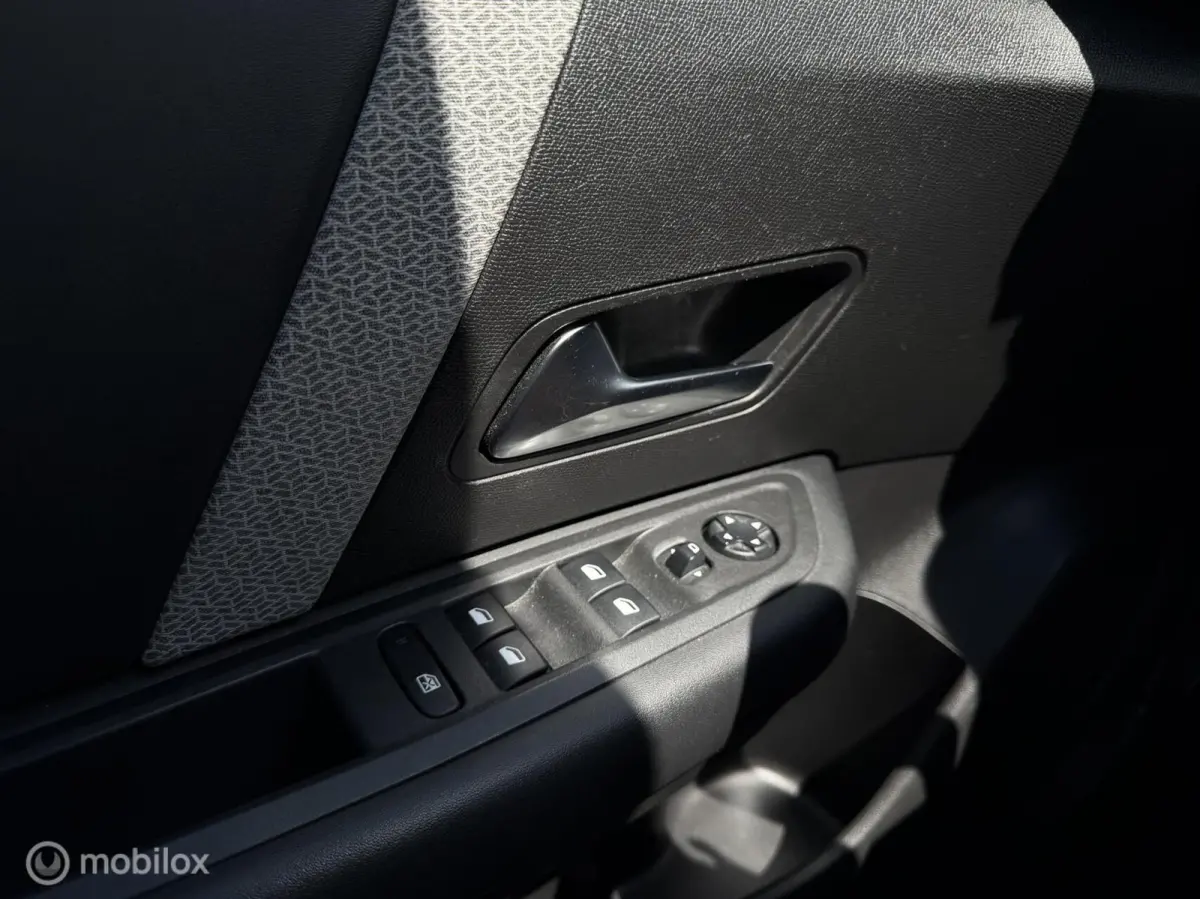1.2 PureTech Feel|Automaat|Carplay|Camera|Stoelverwarming|Stuurverwarming|