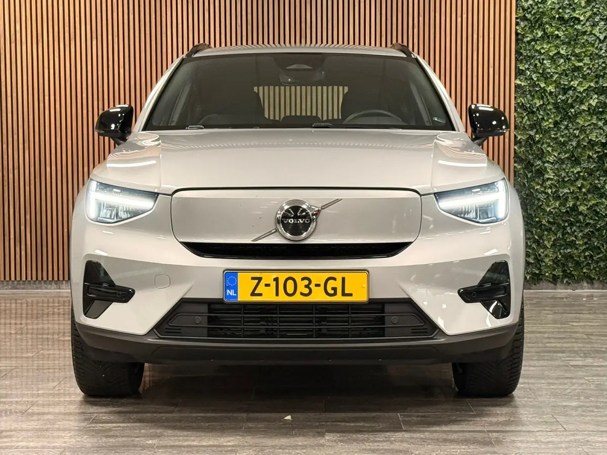 Recharge Single Motor Core 69 kWh | Trekhaak | All Season Banden | Stoel en Stuurwielverwarming | Parkeercamera | Parkeersensoren voor+achter | 19 Inch | Zitting verlenging voorstoelen | Goo