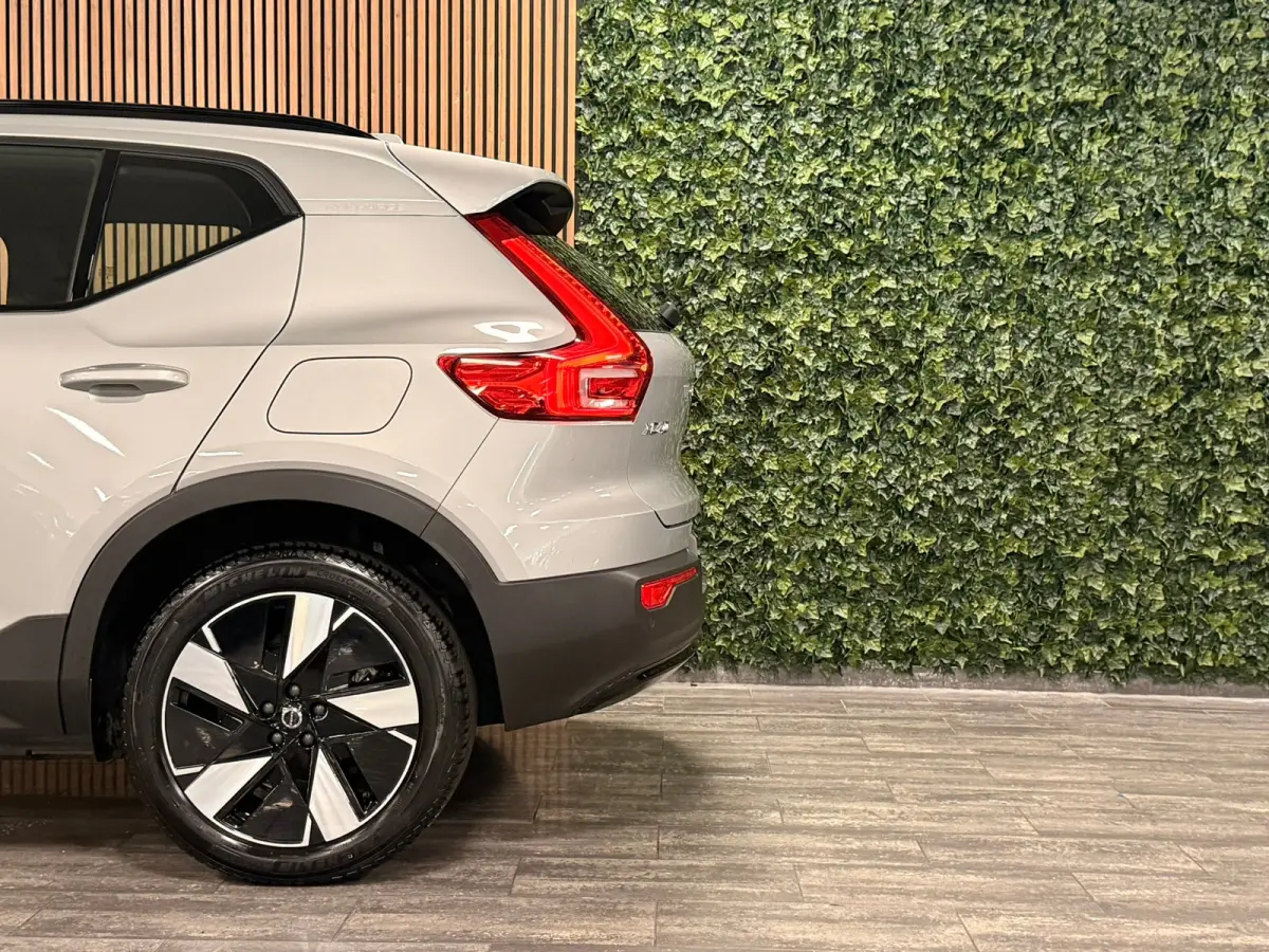Recharge Single Motor Core 69 kWh | Trekhaak | All Season Banden | Stoel en Stuurwielverwarming | Parkeercamera | Parkeersensoren voor+achter | 19 Inch | Zitting verlenging voorstoelen | Goo