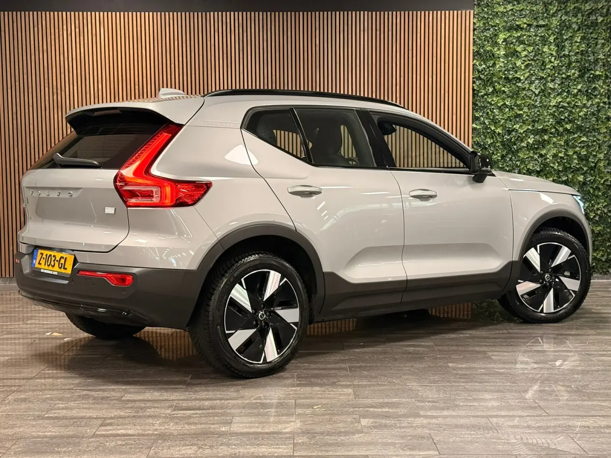 Recharge Single Motor Core 69 kWh | Trekhaak | All Season Banden | Stoel en Stuurwielverwarming | Parkeercamera | Parkeersensoren voor+achter | 19 Inch | Zitting verlenging voorstoelen | Goo