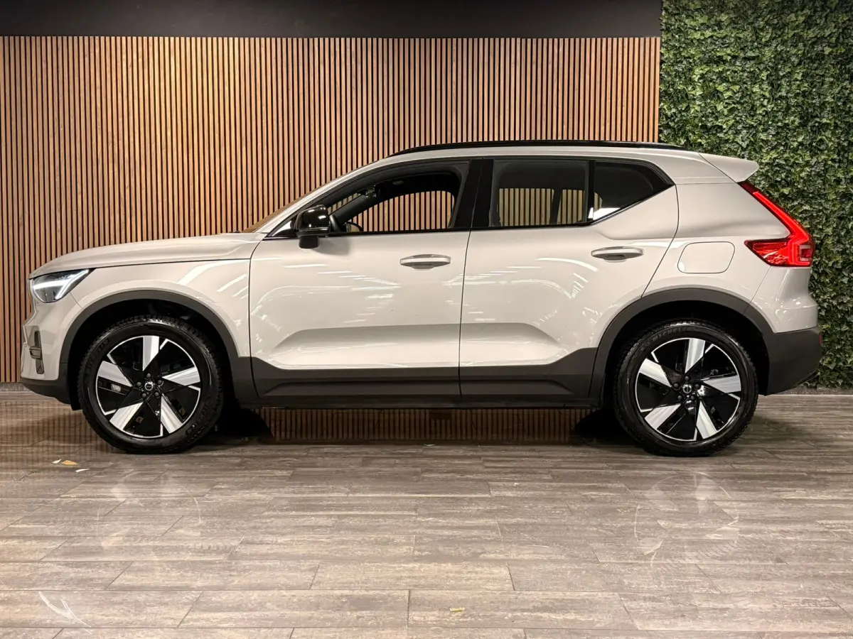 Recharge Single Motor Core 69 kWh | Trekhaak | All Season Banden | Stoel en Stuurwielverwarming | Parkeercamera | Parkeersensoren voor+achter | 19 Inch | Zitting verlenging voorstoelen | Goo