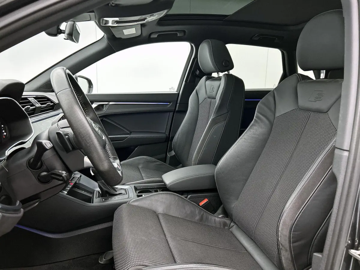 40 TFSI quattro S Line 190 PK | S-line | Panoramadak | Navigatie | Trekhaak | Navigatie | Sfeerverlichting | Adaptive Cruise Control | Lichtmetalen velgen |