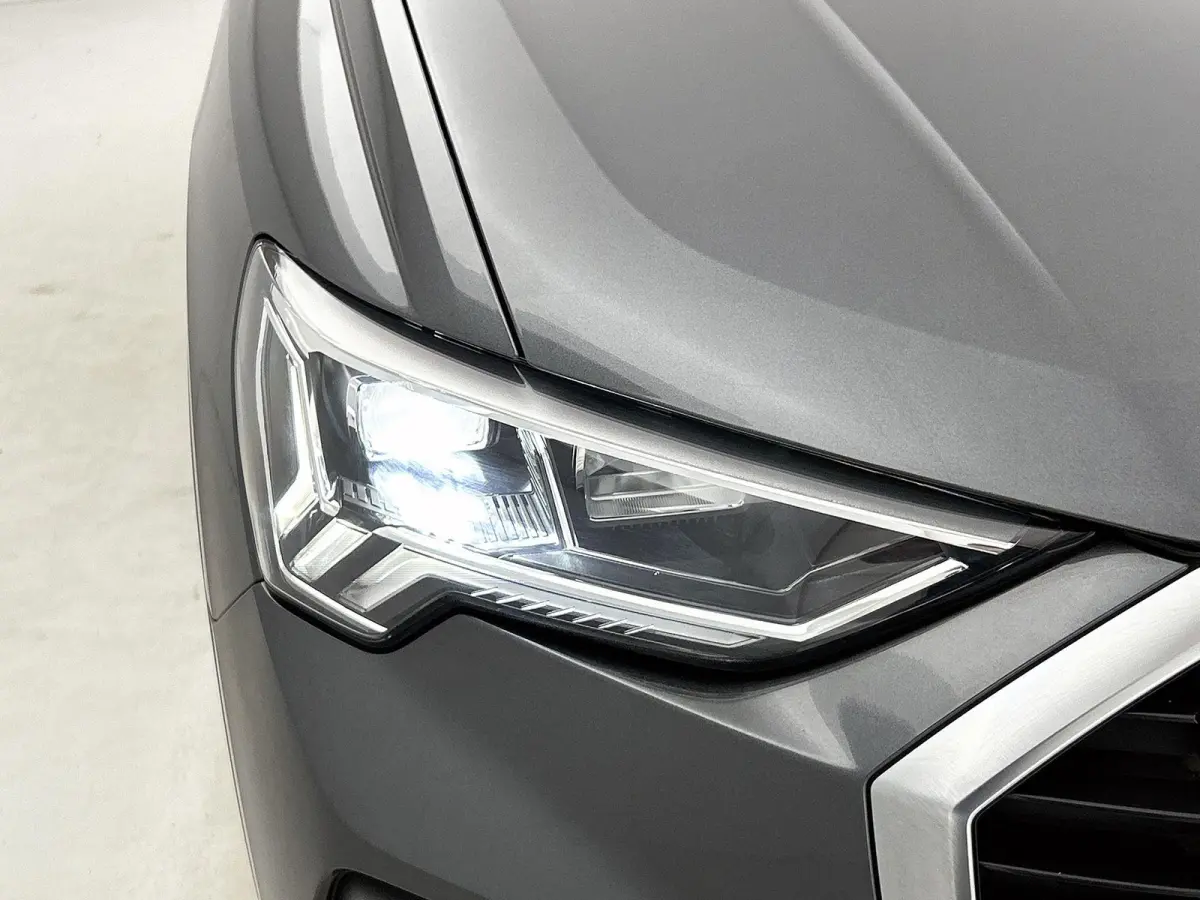 40 TFSI quattro S Line 190 PK | S-line | Panoramadak | Navigatie | Trekhaak | Navigatie | Sfeerverlichting | Adaptive Cruise Control | Lichtmetalen velgen |