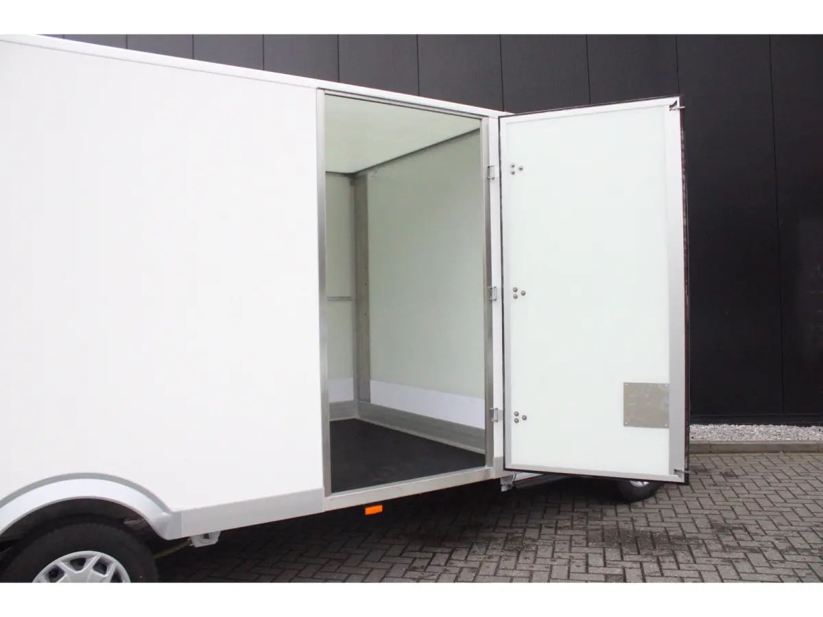 350 L4H1 Skeletal Bakwagen 170pk FWD | Automaat | Groot scherm | Camera