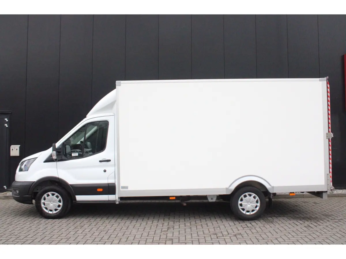 350 L4H1 Skeletal Bakwagen 170pk FWD | Automaat | Groot scherm | Camera