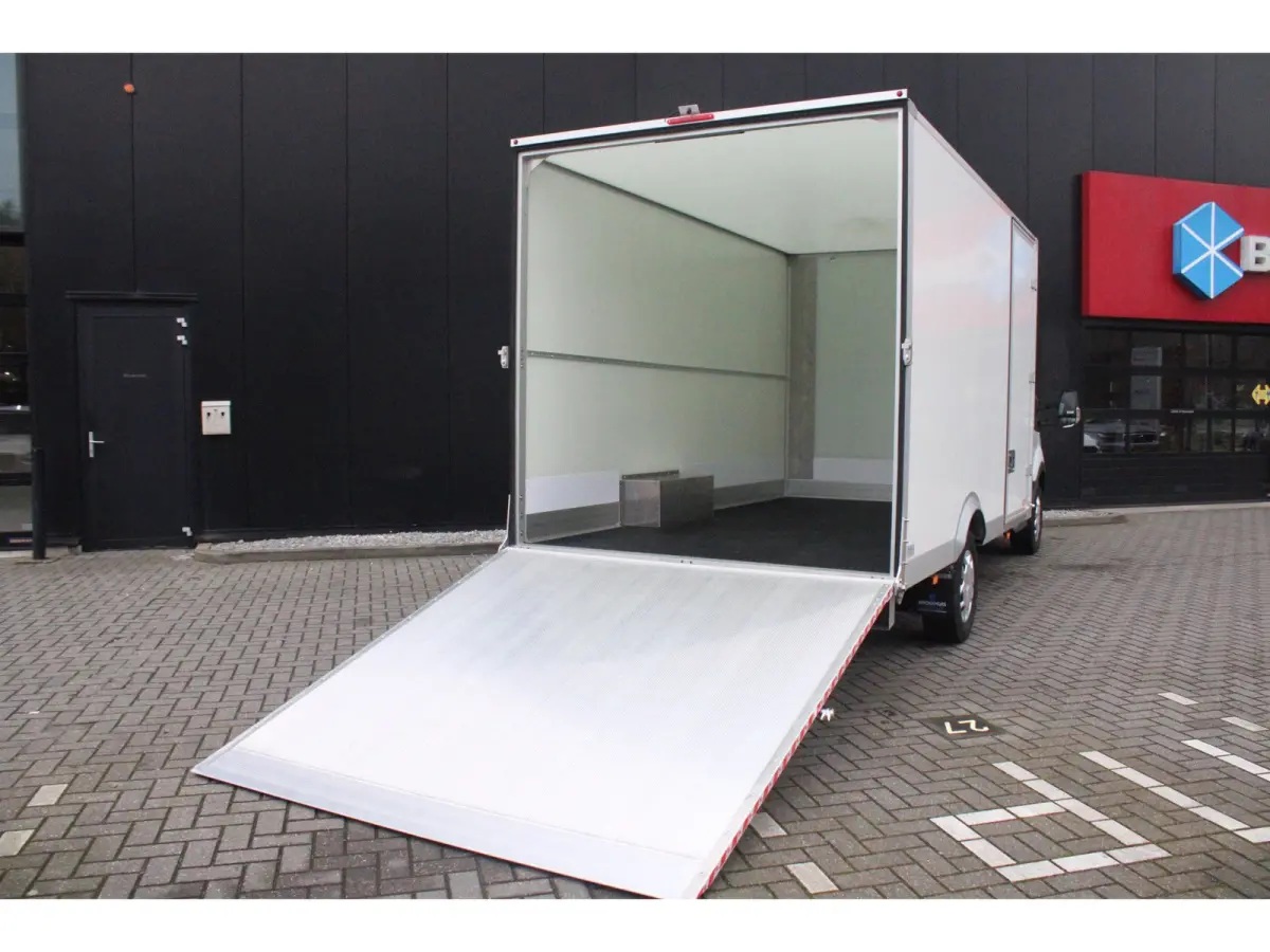 350 L4H1 Skeletal Bakwagen 170pk FWD | Automaat | Groot scherm | Camera