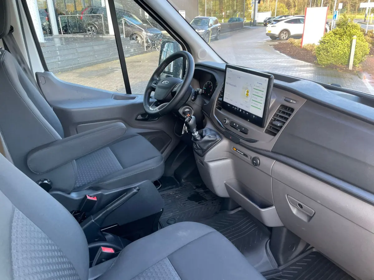350 L4H1 Skeletal Bakwagen 170pk FWD | Automaat | Groot scherm | Camera