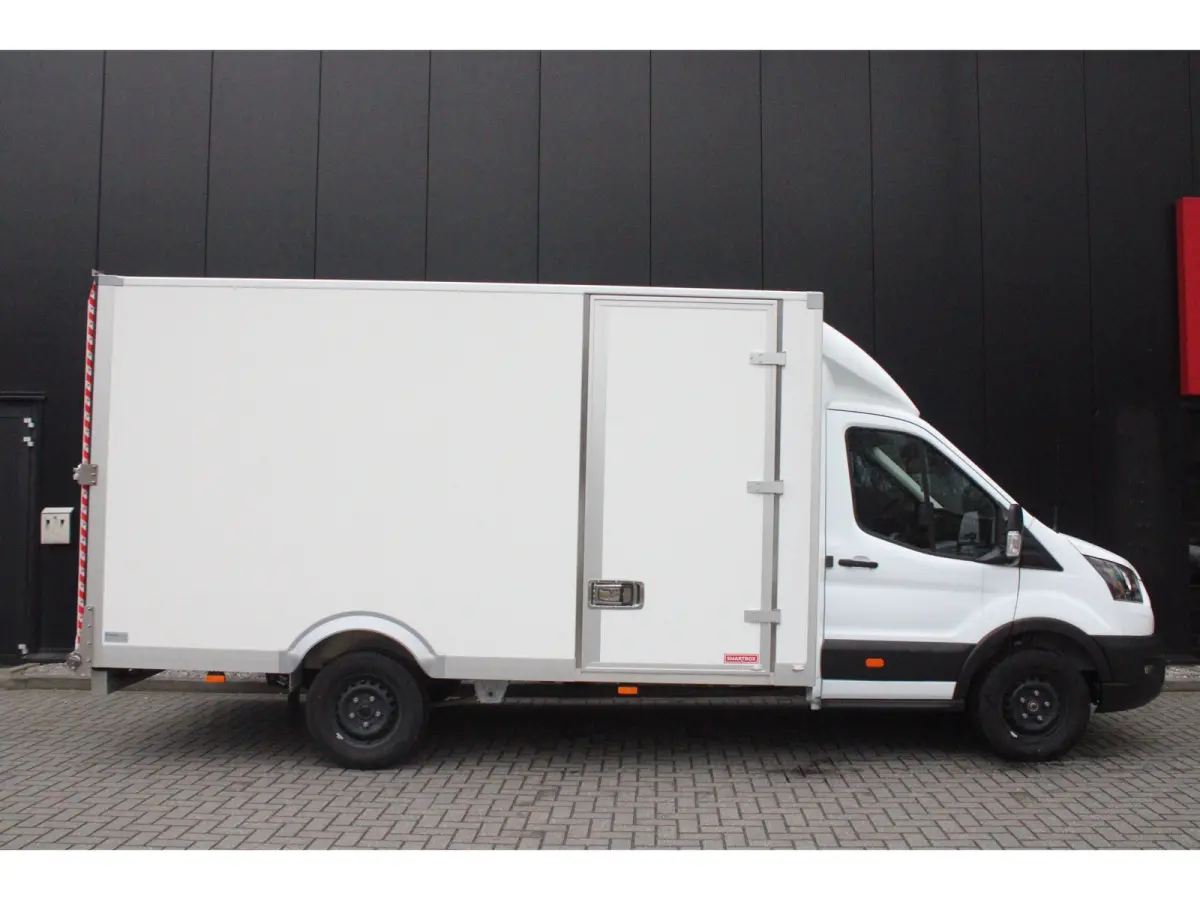 350 L4H1 Skeletal Bakwagen 170pk FWD | Automaat | Groot scherm | Camera