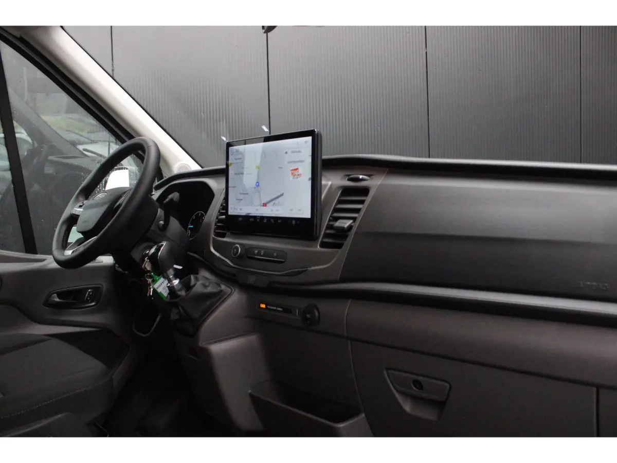 350 L4H1 Skeletal Bakwagen 170pk FWD | Automaat | Groot scherm | Camera