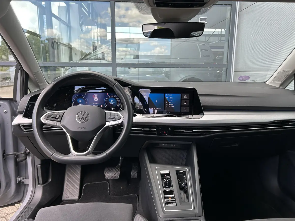 1.0 eTSI Life Business 110 PK | Automaat | Stoelverwarming | Parkeersensoren | Navigatie | Achteruitrijcamera | Adaptive Cruise Control | Climatronic | Digital Cockpit | LED | 18" Lichtmetaa