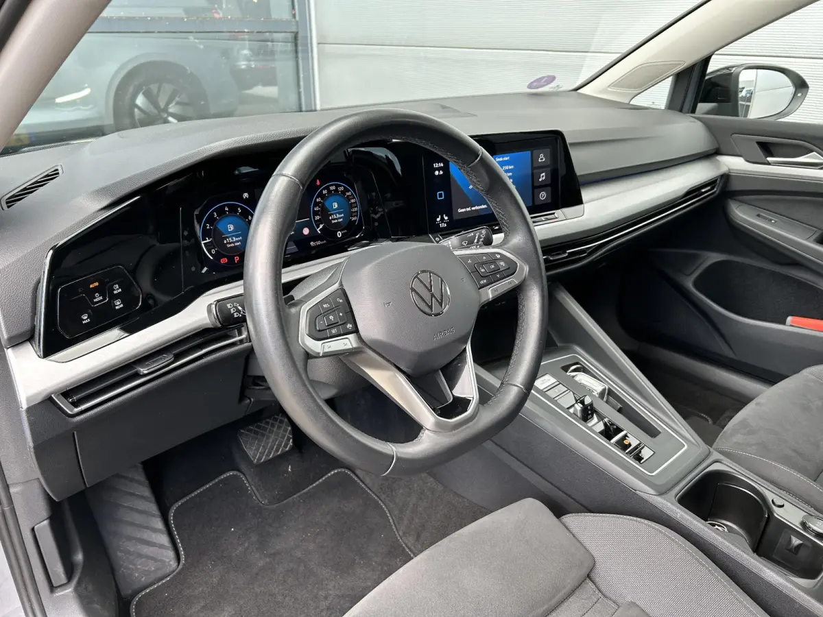 1.0 eTSI Life Business 110 PK | Automaat | Stoelverwarming | Parkeersensoren | Navigatie | Achteruitrijcamera | Adaptive Cruise Control | Climatronic | Digital Cockpit | LED | 18" Lichtmetaa