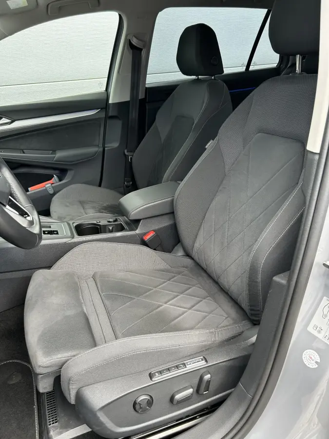 1.0 eTSI Life Business 110 PK | Automaat | Stoelverwarming | Parkeersensoren | Navigatie | Achteruitrijcamera | Adaptive Cruise Control | Climatronic | Digital Cockpit | LED | 18" Lichtmetaa
