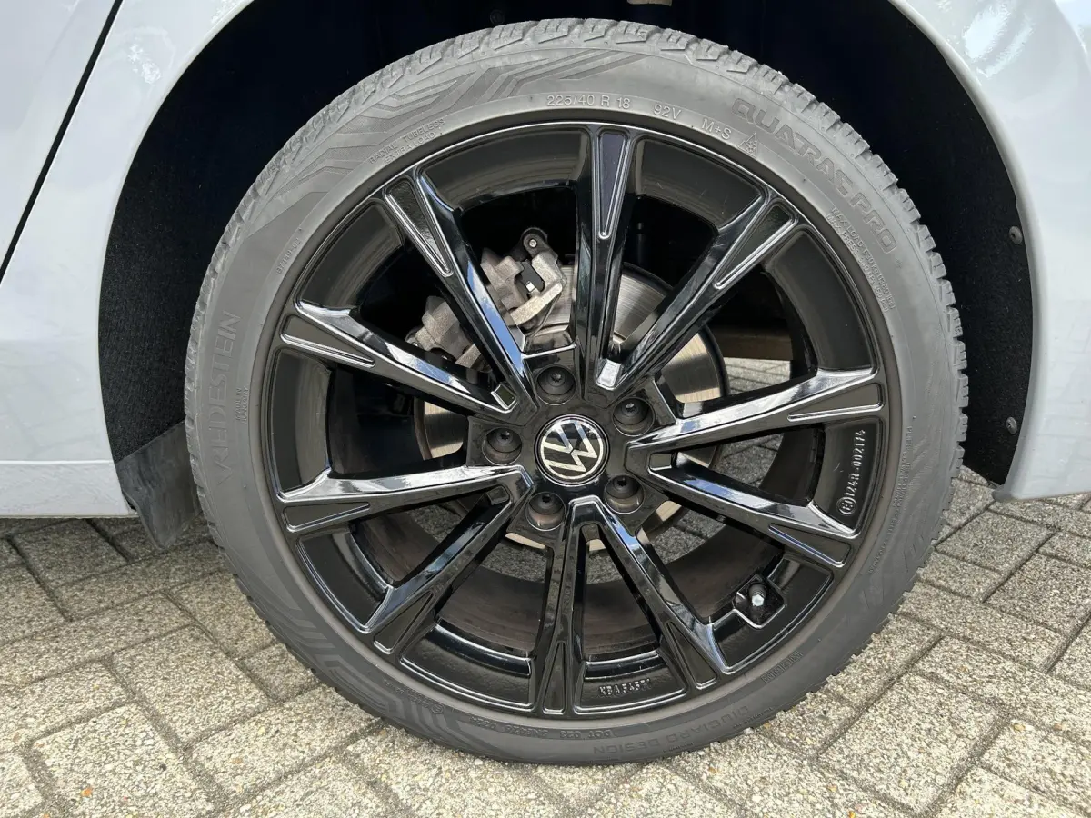 1.0 eTSI Life Business 110 PK | Automaat | Stoelverwarming | Parkeersensoren | Navigatie | Achteruitrijcamera | Adaptive Cruise Control | Climatronic | Digital Cockpit | LED | 18" Lichtmetaa