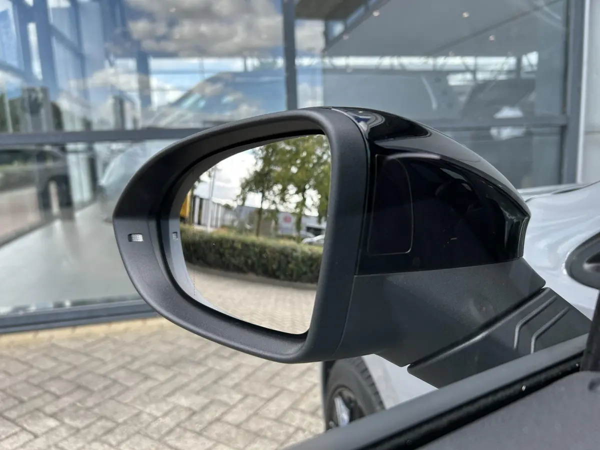 1.0 eTSI Life Business 110 PK | Automaat | Stoelverwarming | Parkeersensoren | Navigatie | Achteruitrijcamera | Adaptive Cruise Control | Climatronic | Digital Cockpit | LED | 18" Lichtmetaa