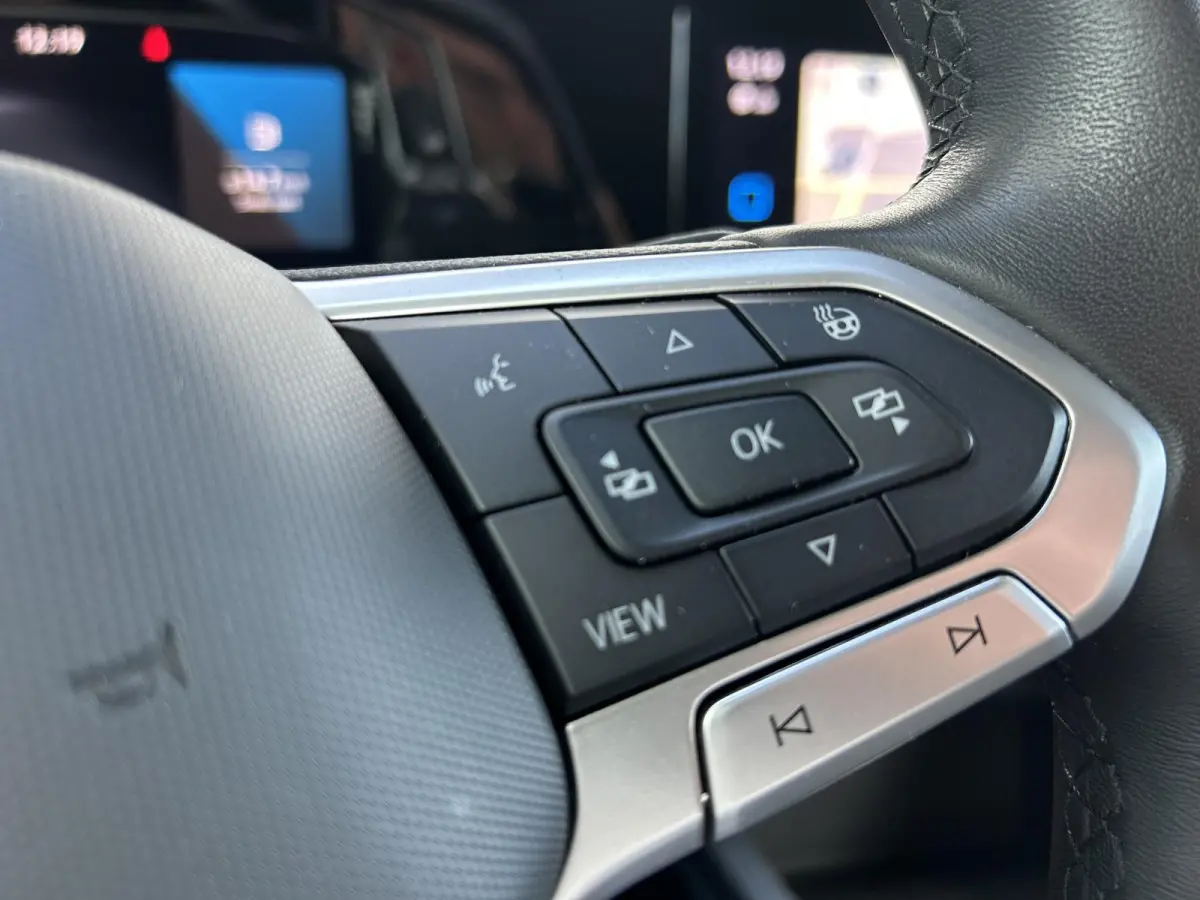 1.0 eTSI Life Business 110 PK | Automaat | Stoelverwarming | Parkeersensoren | Navigatie | Achteruitrijcamera | Adaptive Cruise Control | Climatronic | Digital Cockpit | LED | 18" Lichtmetaa