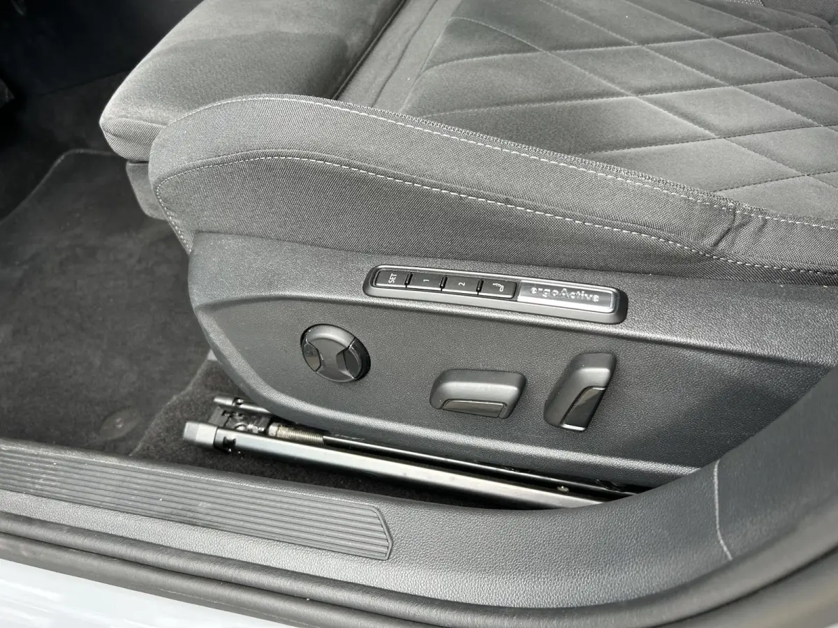 1.0 eTSI Life Business 110 PK | Automaat | Stoelverwarming | Parkeersensoren | Navigatie | Achteruitrijcamera | Adaptive Cruise Control | Climatronic | Digital Cockpit | LED | 18" Lichtmetaa