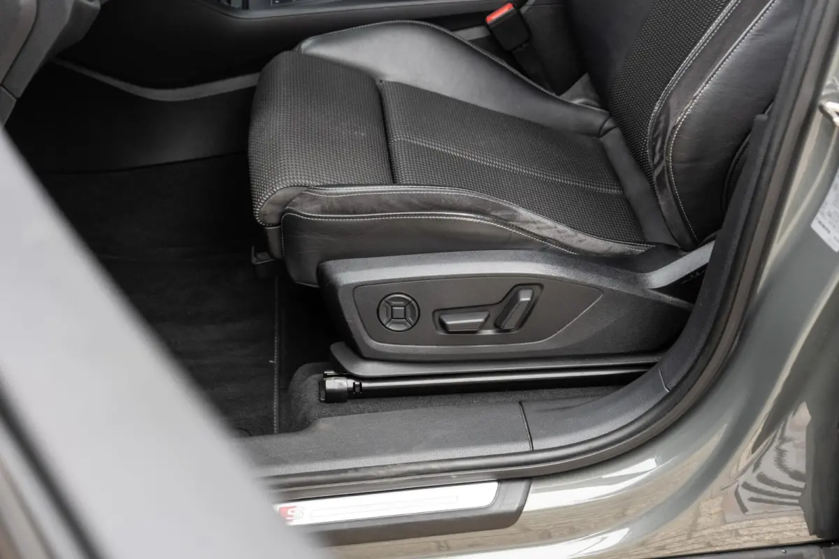 35 TFSI S Line Keyless / ACC / Apple car play