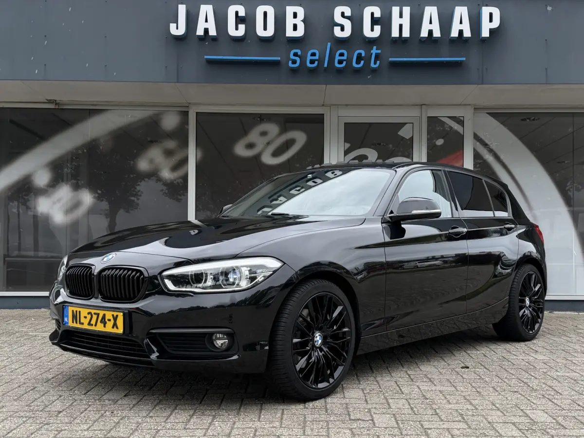 125i Centennial / Automaat / 225PK / Leder / Keyless / Camera / Sensoren V+A /