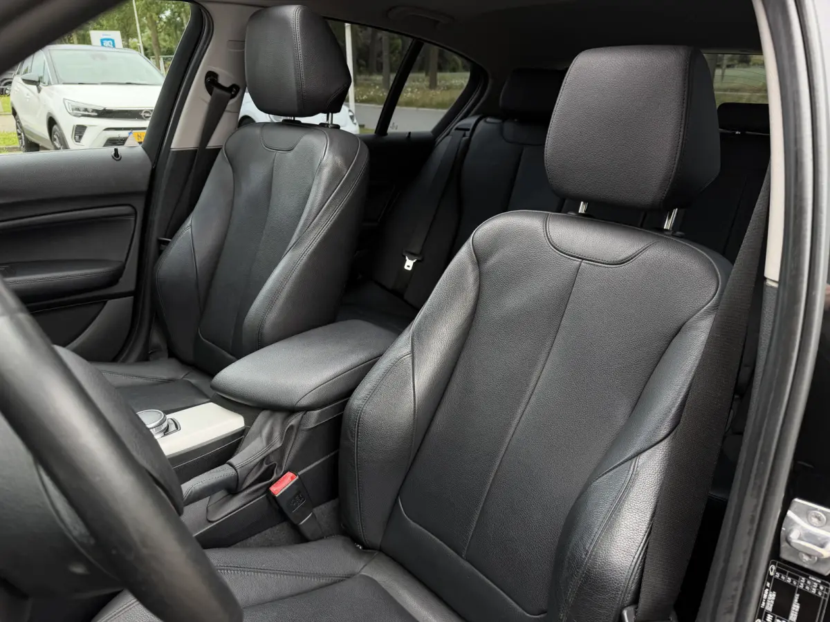 125i Centennial / Automaat / 225PK / Leder / Keyless / Camera / Sensoren V+A /