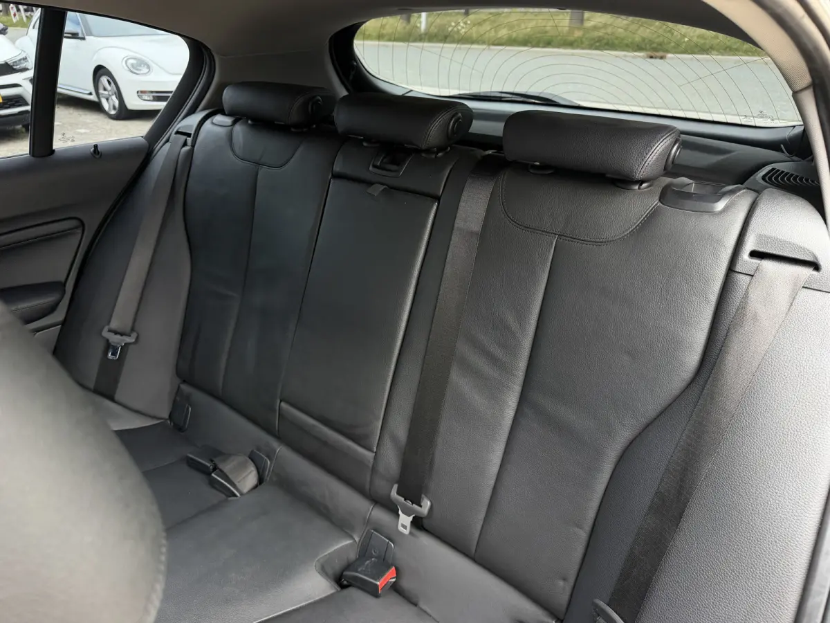 125i Centennial / Automaat / 225PK / Leder / Keyless / Camera / Sensoren V+A /