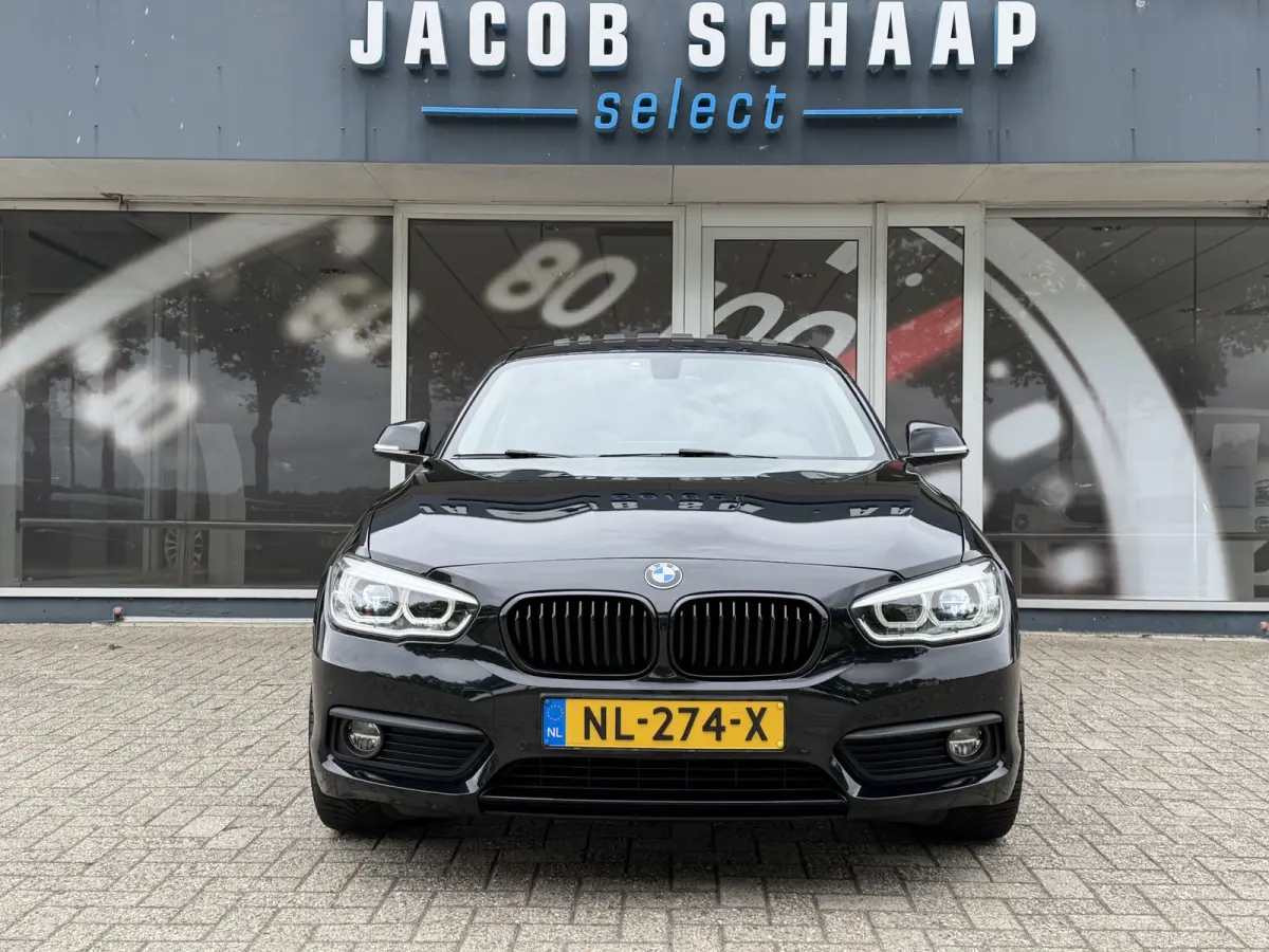 125i Centennial / Automaat / 225PK / Leder / Keyless / Camera / Sensoren V+A /