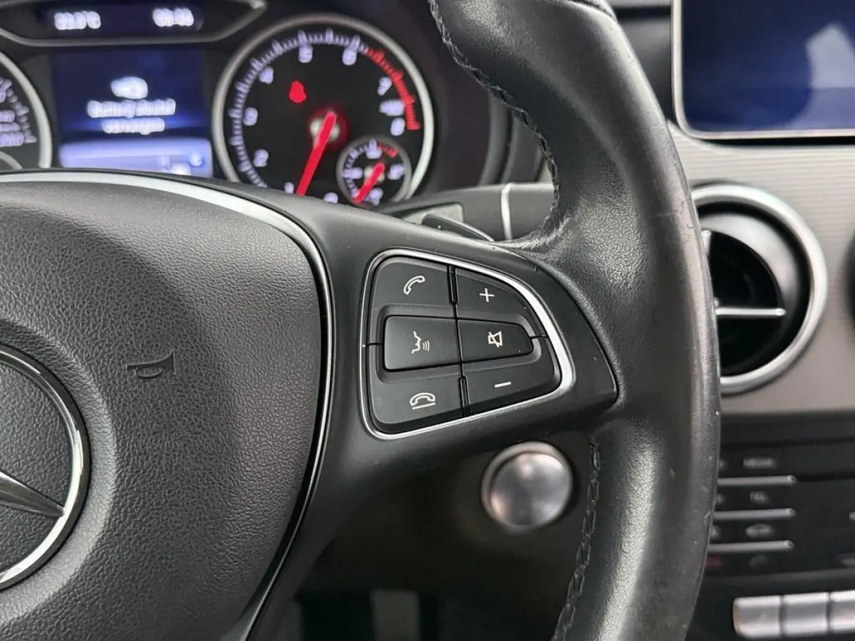180 Bns+ Automaat Nav/Camera/Stoelverw./Led /Comfort.Stoelen/Donkere.Hemel/Keyless
