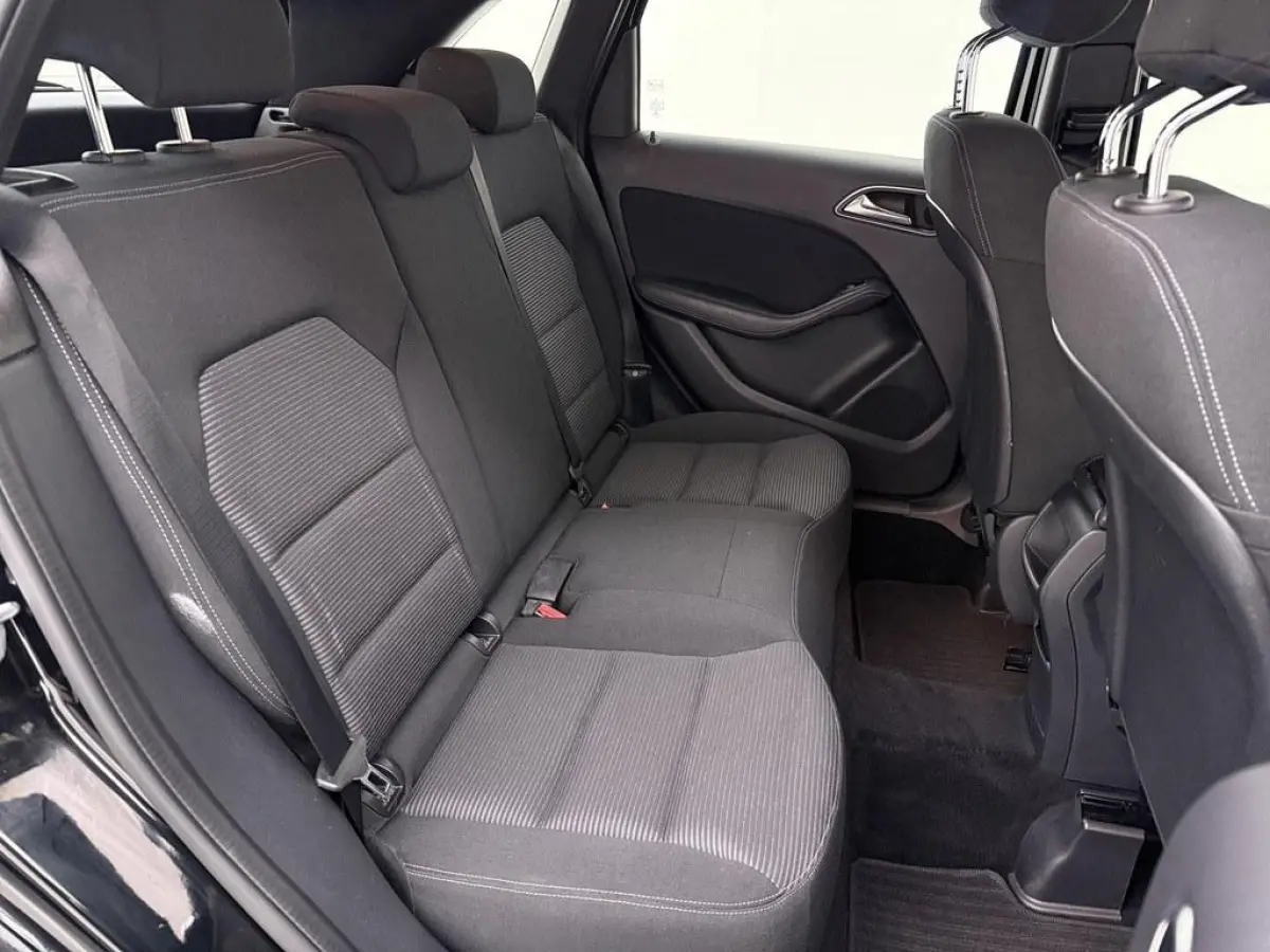 180 Bns+ Automaat Nav/Camera/Stoelverw./Led /Comfort.Stoelen/Donkere.Hemel/Keyless